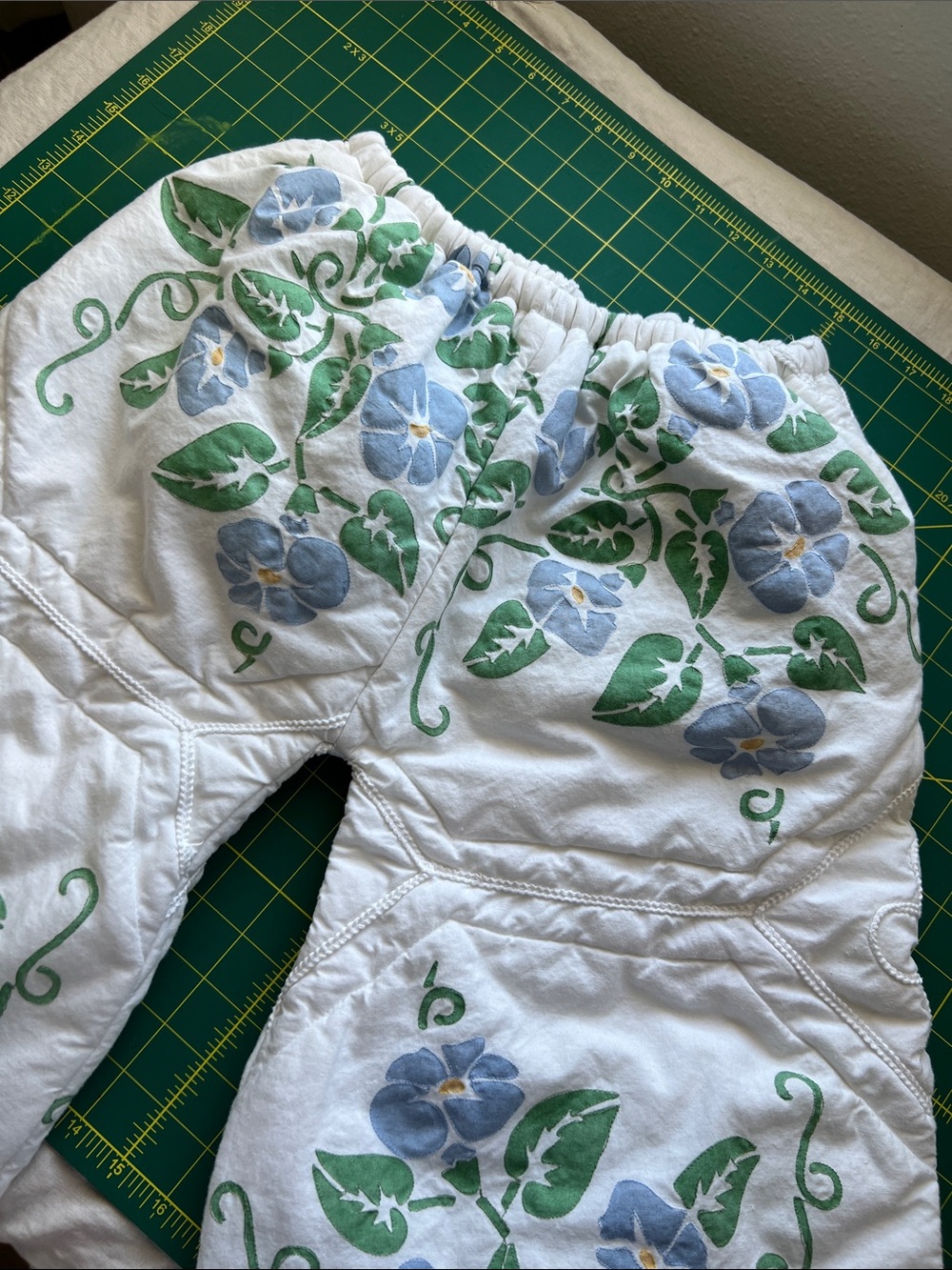 Handmade antique vintage quilt pants size small /medium - Picture 2 of 3